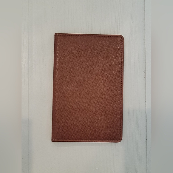 Louis Vuitton Unisex Taiga Bi-Fold Leather Card Case Wallet-Brown - Picture 1 of 12